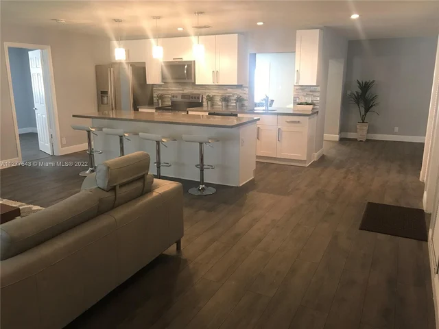 1711 NW 85th Ave, Plantation FL 33322