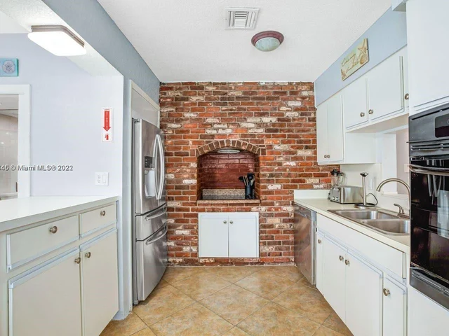 718 NW 9th Ave # 0, Dania Beach FL 33004