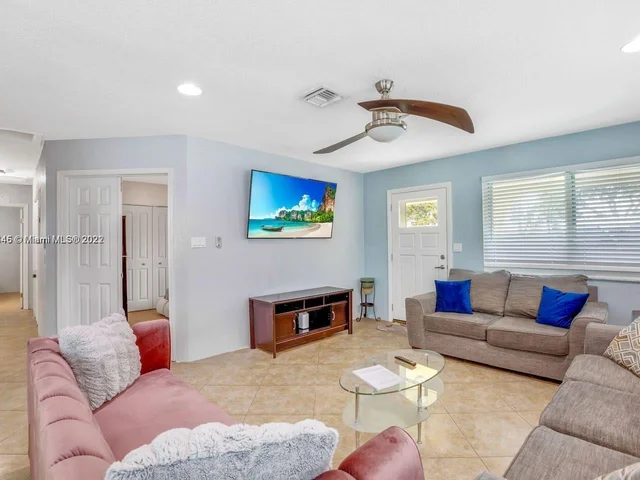 718 NW 9th Ave # 0, Dania Beach FL 33004