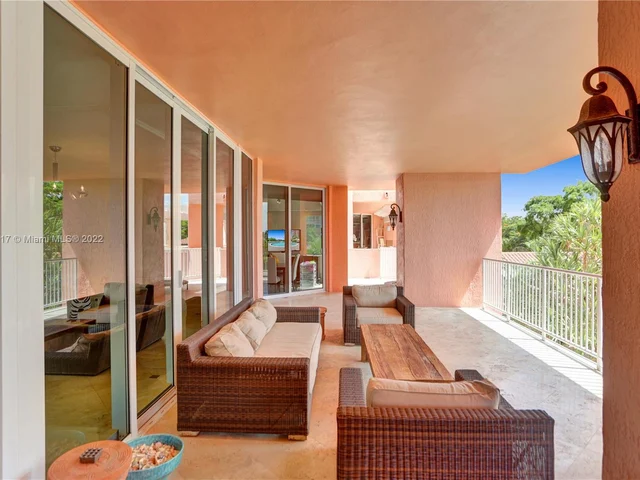 60 Edgewater Dr # 3A, Coral Gables FL 33133