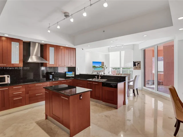 60 Edgewater Dr # 3A, Coral Gables FL 33133