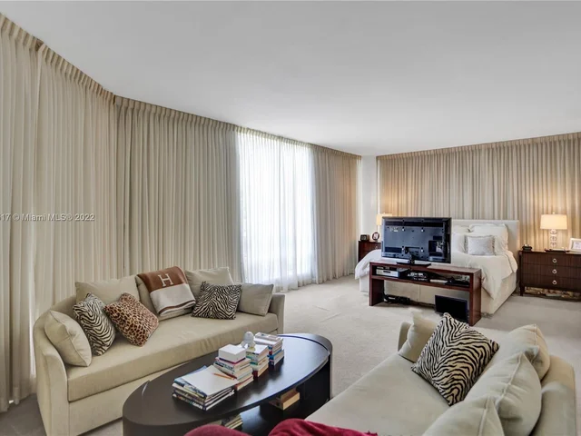 60 Edgewater Dr # 3A, Coral Gables FL 33133