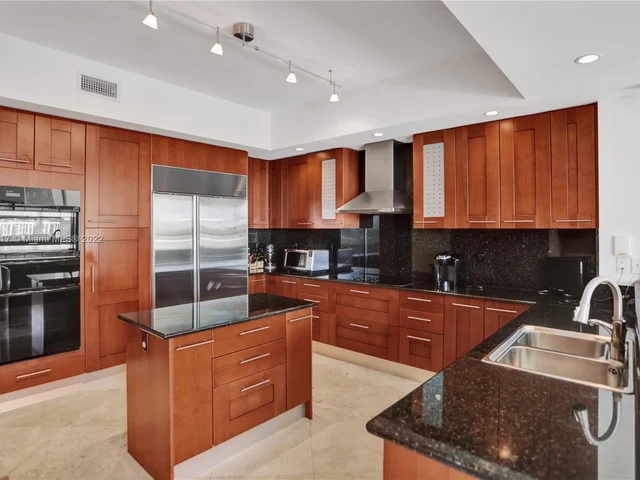 60 Edgewater Dr # 3A, Coral Gables FL 33133