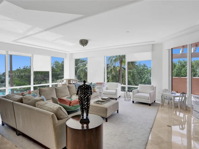 60 Edgewater Dr # 3A, Coral Gables FL 33133