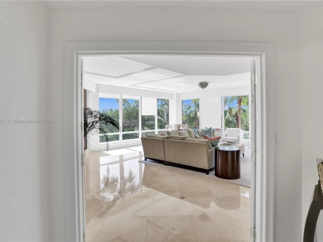 60 Edgewater Dr # 3A, Coral Gables FL 33133