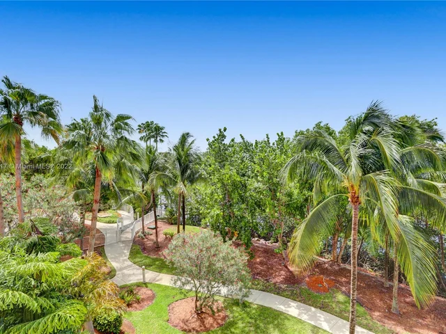 60 Edgewater Dr # 3A, Coral Gables FL 33133