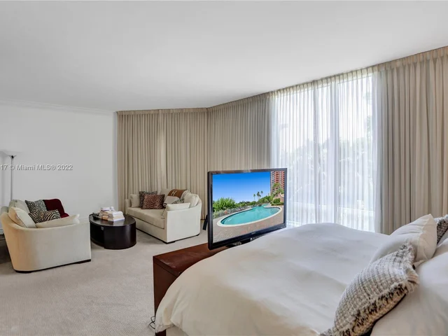 60 Edgewater Dr # 3A, Coral Gables FL 33133