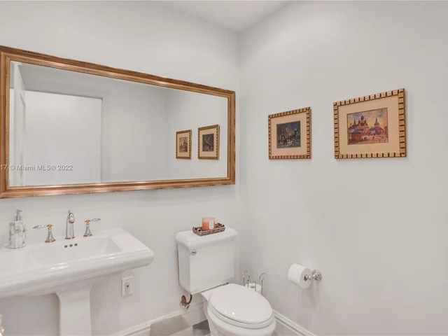 60 Edgewater Dr # 3A, Coral Gables FL 33133