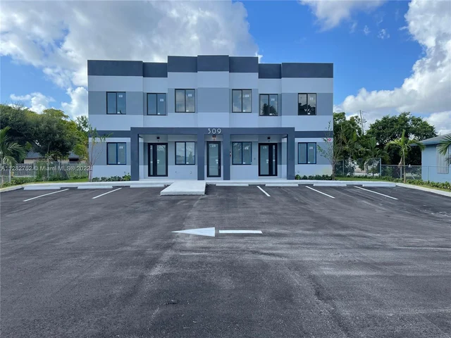 309 NW 7th Ct # 3, Hallandale Beach FL 33009