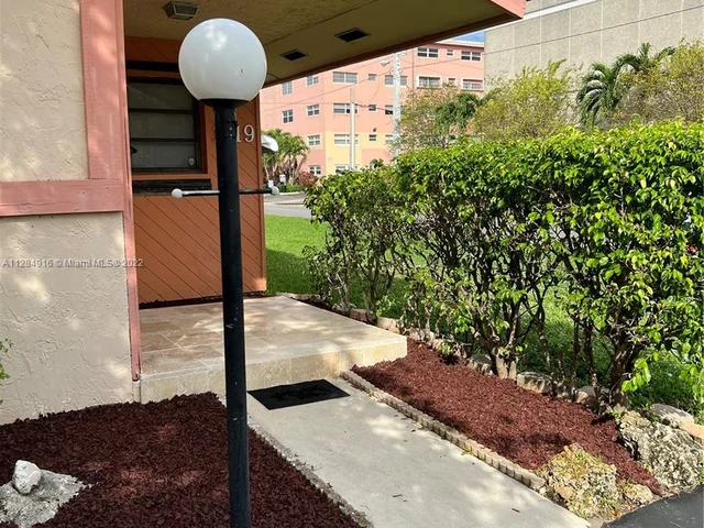 1119 NE 1st Ct # B, Hallandale Beach FL 33009