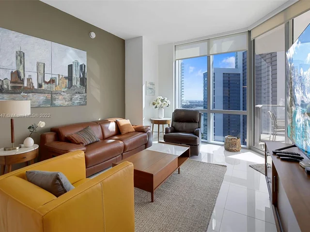 851 NE 1st Ave # 3907, Miami FL 33132