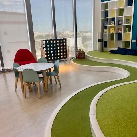 851 NE 1st Ave # 3907, Miami FL 33132