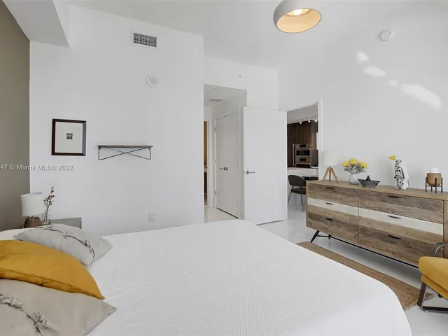 851 NE 1st Ave # 3907, Miami FL 33132