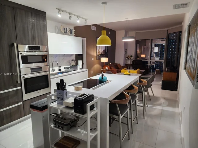 851 NE 1st Ave # 3907, Miami FL 33132