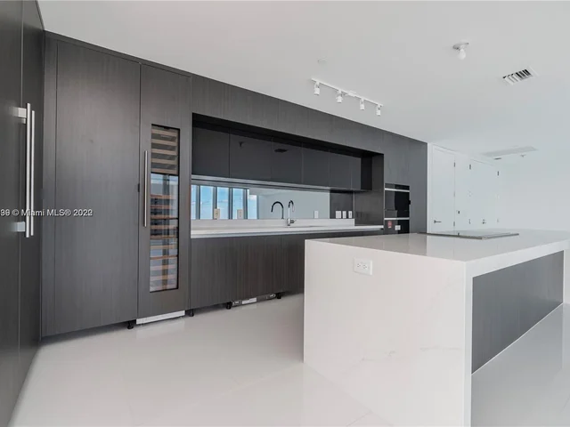 851 NE 1ST AVE # 4911, Miami FL 33132