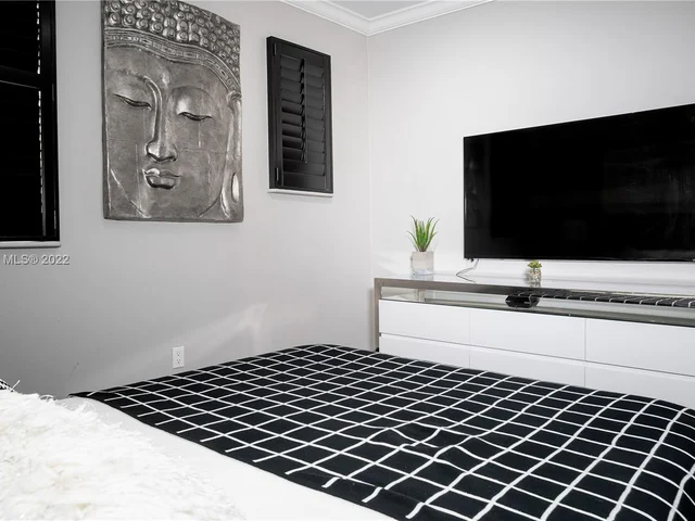 610 8th St # 101, Miami Beach FL 33139