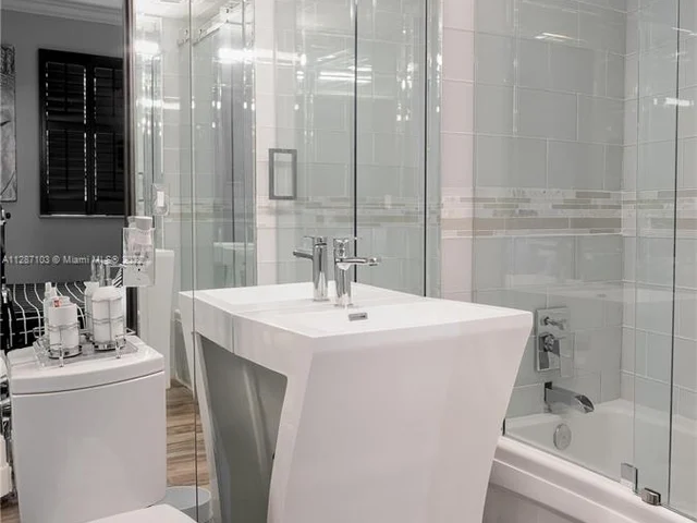 610 8th St # 101, Miami Beach FL 33139