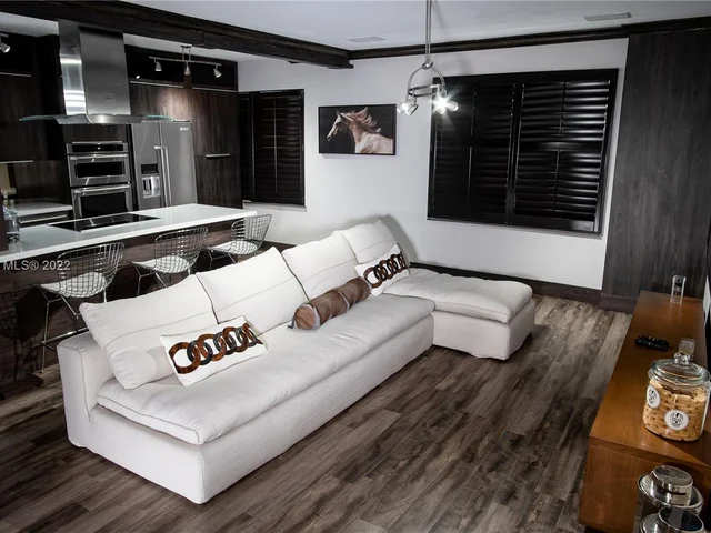 610 8th St # 101, Miami Beach FL 33139