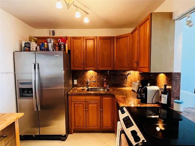 100 Bayview Dr # 611, Sunny Isles Beach FL 33160