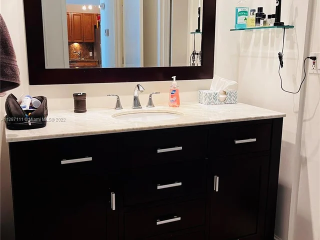 100 Bayview Dr # 611, Sunny Isles Beach FL 33160