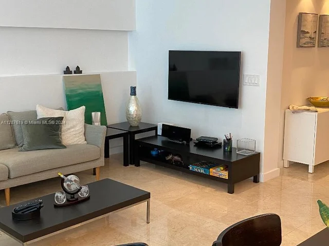 2711 S Ocean Dr # 1206, Hollywood FL 33019
