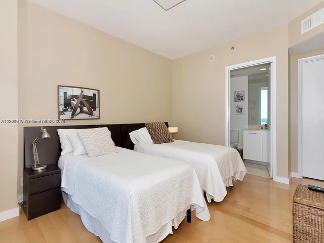 2711 S Ocean Dr # 1206, Hollywood FL 33019