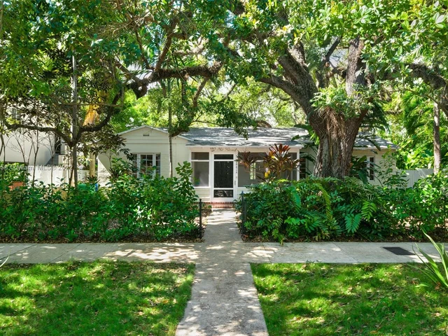 842 NW 9th Ct, Miami FL 33136