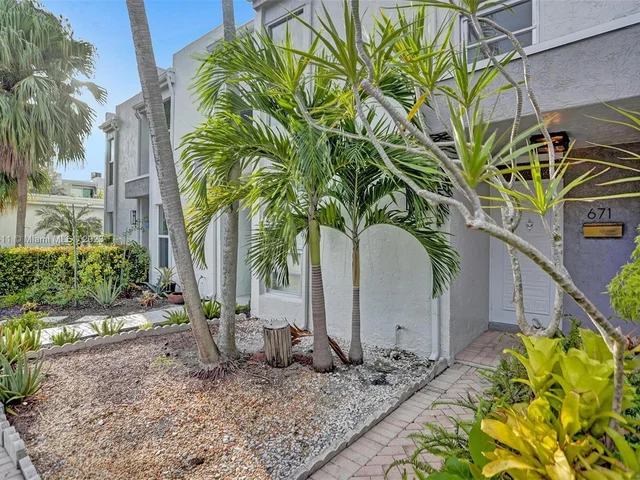 671 Cypress Ln # 30B, Wilton Manors FL 33305