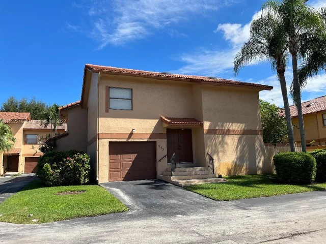 973 SW 112th Ter, Pembroke Pines FL 33025