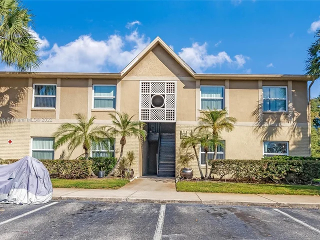 2433 Barley Club Drive # 6, Orlando FL 32837