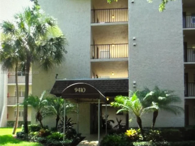 9410 Poinciana Pl # 210, Davie FL 33324