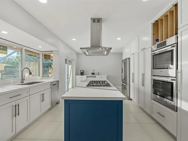 6011 SW 96th Ave, Miami FL 33173