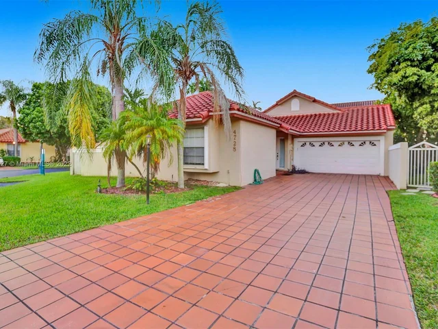 4728 NW 103rd Ct, Doral FL 33178