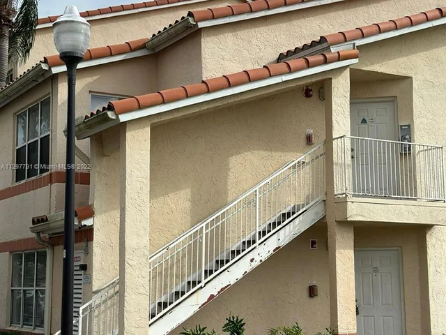 3350 N Pinewalk Dr N # 1417, Margate FL 33063