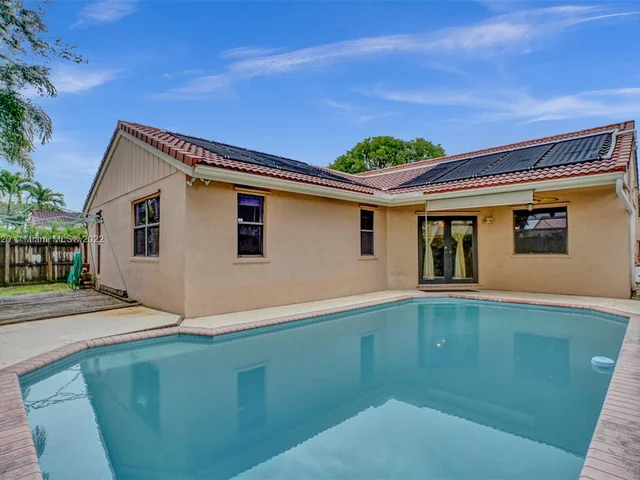 6271 Gauntlet Hall Lane, Davie FL 33331