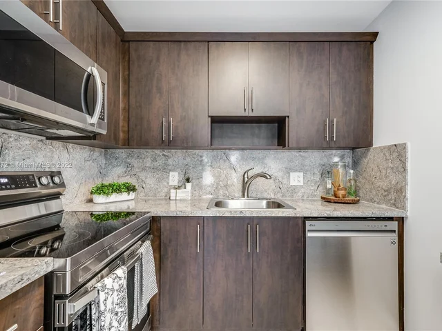 551 SW 135th Ave # 415B, Pembroke Pines FL 33027