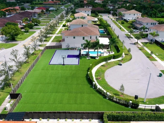 11 NW 122nd Ave, Miami FL 33182