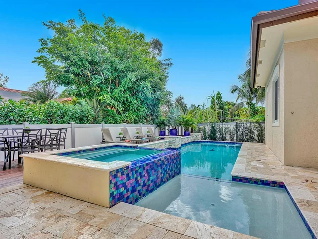 11720 NW 27th Ct, Plantation FL 33323