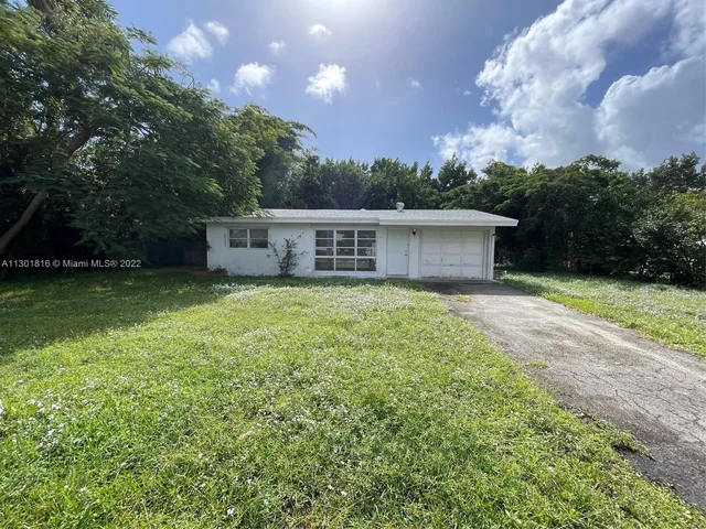 140 NW 7th St, Boca Raton FL 33432