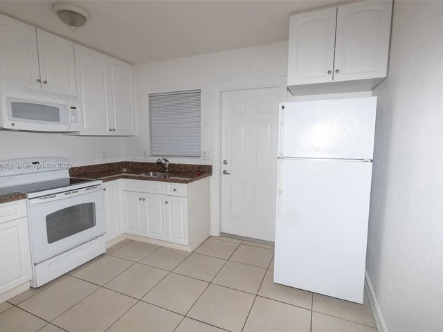 3260 NE 19TH AVE # 7, Oakland Park FL 33360