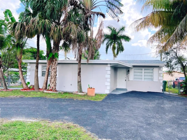 4250 SW 18th St, Fort Lauderdale FL 33317