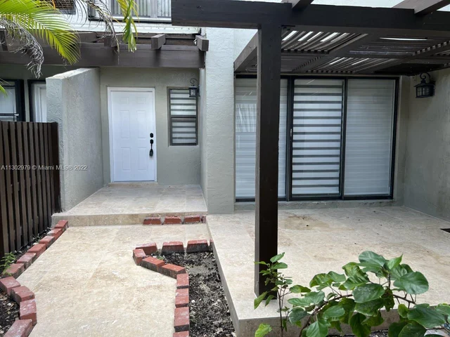 9990 NW 9th St Cir # 102, Miami FL 33172