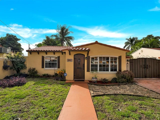 2538 Liberty St, Hollywood FL 33020