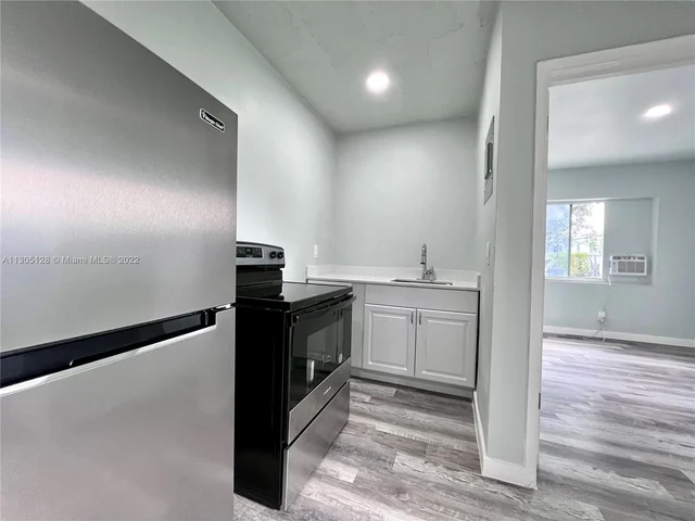 806 NW 7th Ter # 9, Hallandale Beach FL 33009