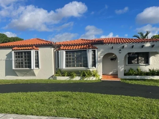 591 SE 5th St, Hialeah FL 33010
