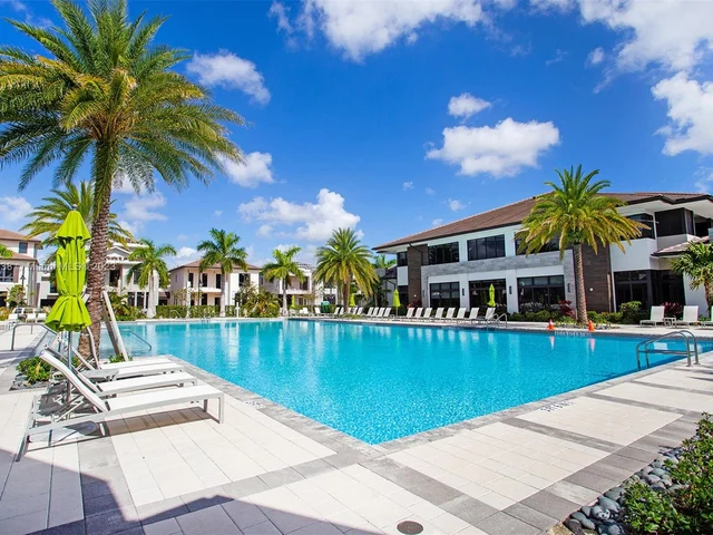 8167 NW 41ST # 104, Doral FL 33166