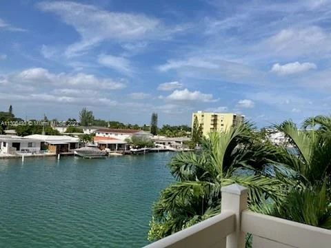 7900 Tatum Waterway Dr # 305, Miami Beach FL 33141