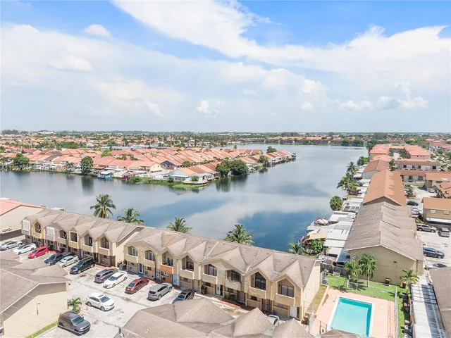 2635 W 52nd Pl # 206, Hialeah FL 33016