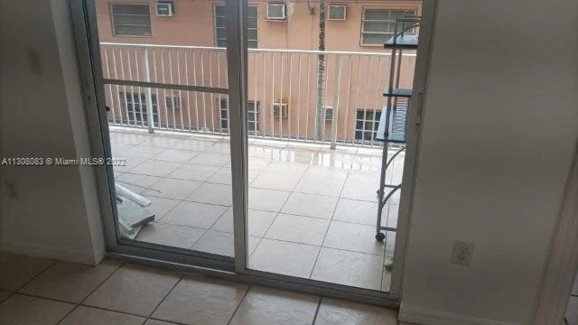 637 SW 3rd St # 206, Miami FL 33130