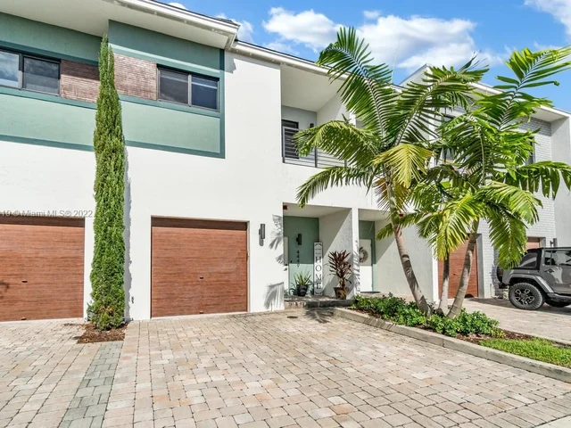 4449 NW 9th St, Plantation FL 33317